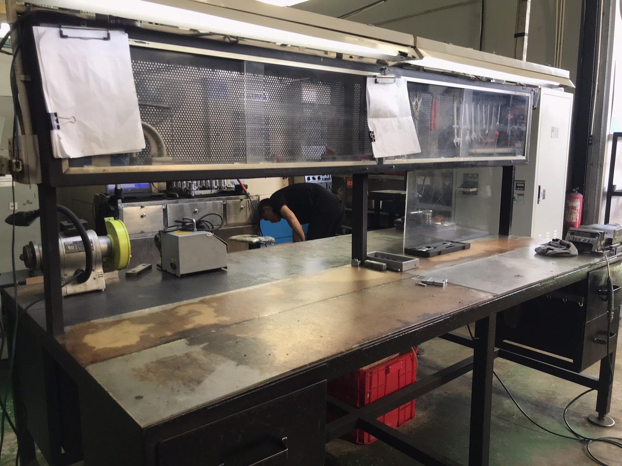 Work bench.jpg